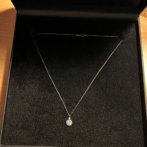 Elegant Silver Necklace with Pendant